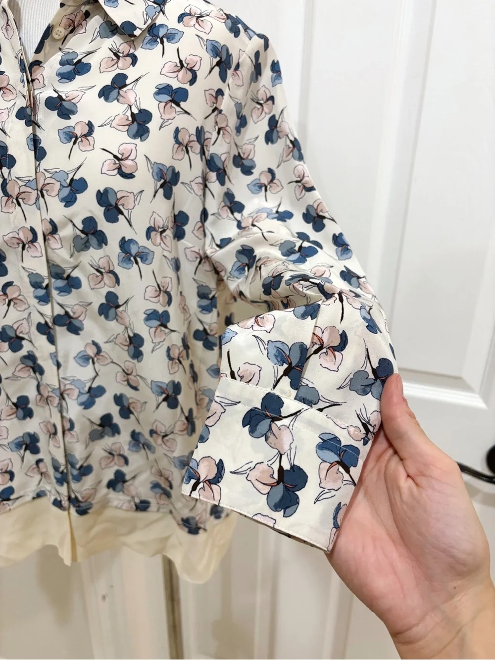 Tory Burch 100% Silk Floral Print Button-Down Blouse - Cream, Pink, Blue Size 6